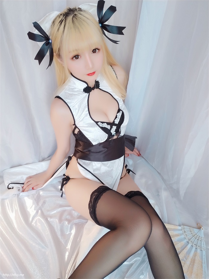 微博妹子@星之迟迟 VOL.10 黑白优雅旗袍包 [62P/106MB]