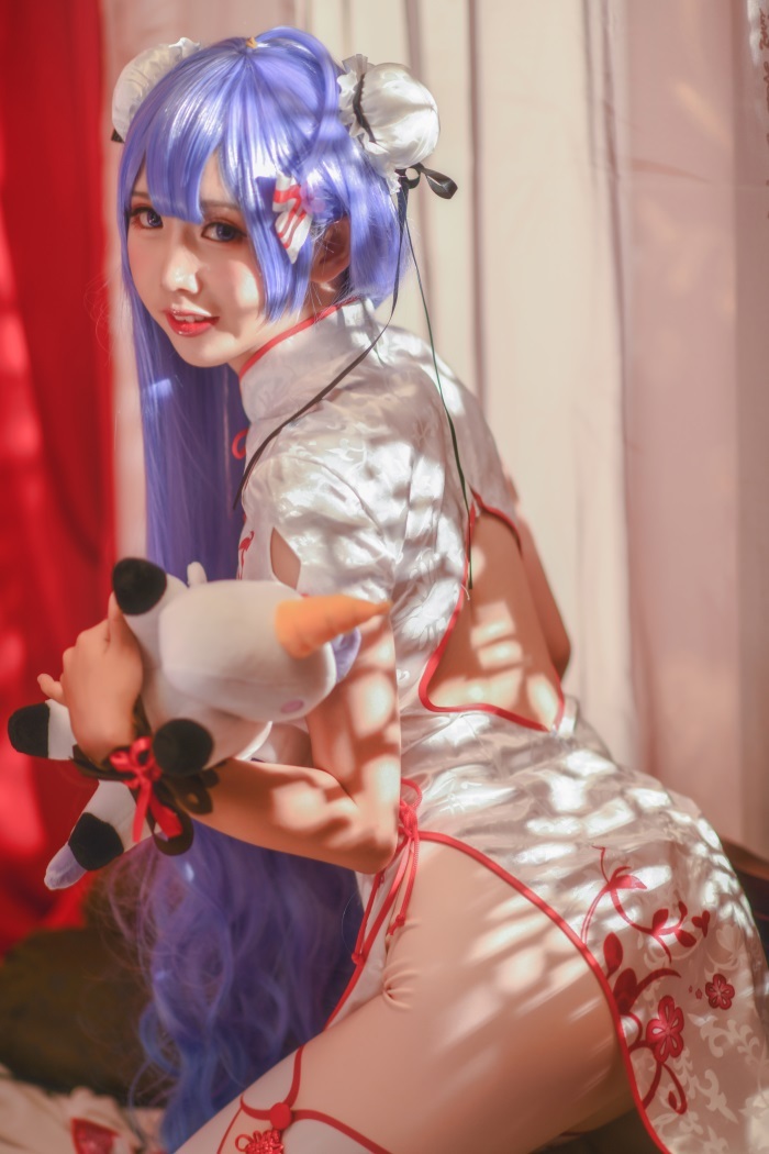 网红Coser@面饼仙儿 – 白丝旗袍 [20P/230MB]