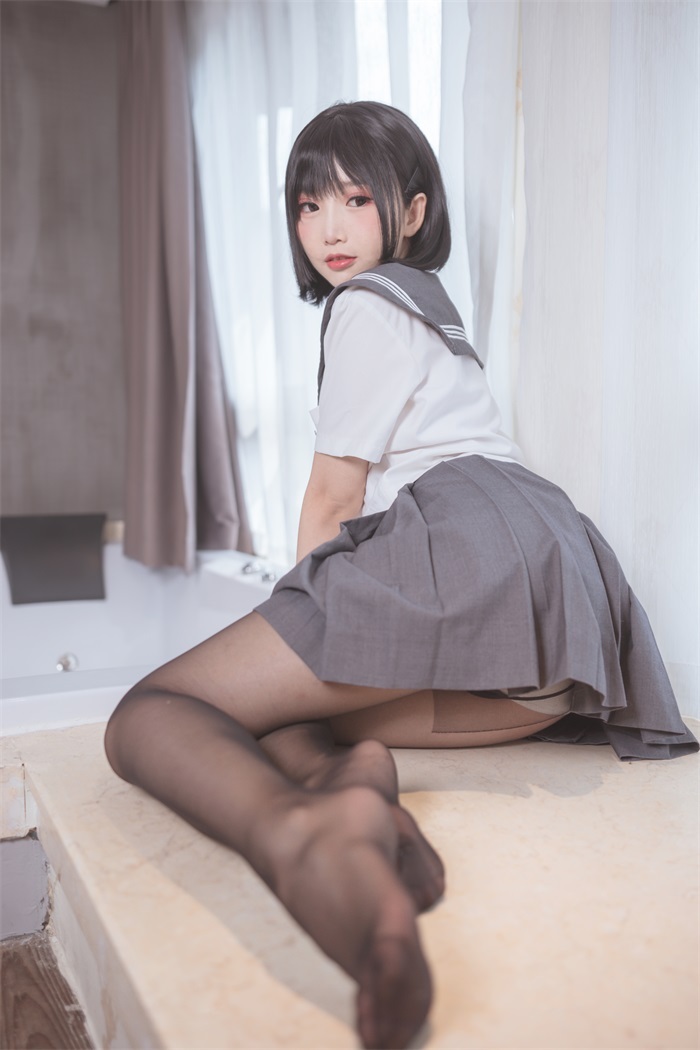 网红Coser@面饼仙儿 – 脑内少女 黑丝JK [25P/241MB]