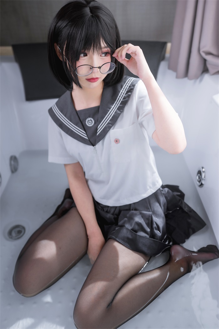 网红Coser@面饼仙儿 – 脑内少女 黑丝JK [25P/241MB]