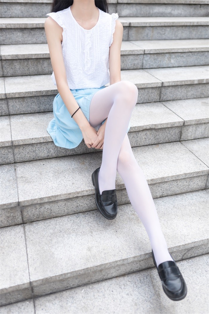 风之领域精品写真@No.028 蓝短裙的白丝姐姐 [50P/181MB]