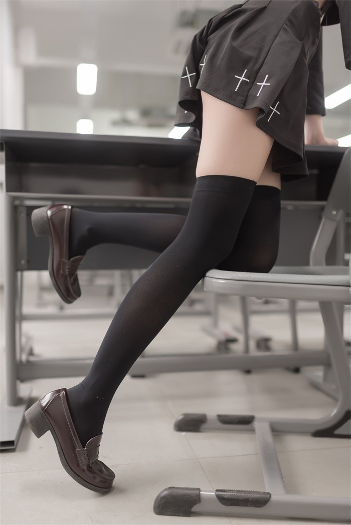 风之领域精品写真@No.011 教室里的黑丝美少女 [50P/79.5MB]