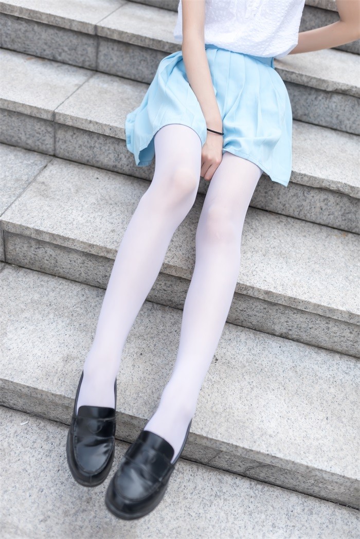 风之领域精品写真@No.028 蓝短裙的白丝姐姐 [50P/181MB]