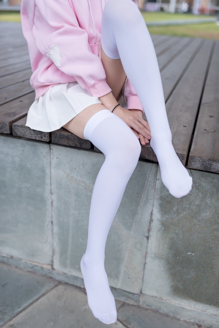 风之领域精品写真@No.001 户外白丝 [49P/327MB]