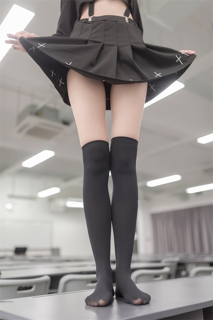 风之领域精品写真@No.011 教室里的黑丝美少女 [50P/79.5MB]