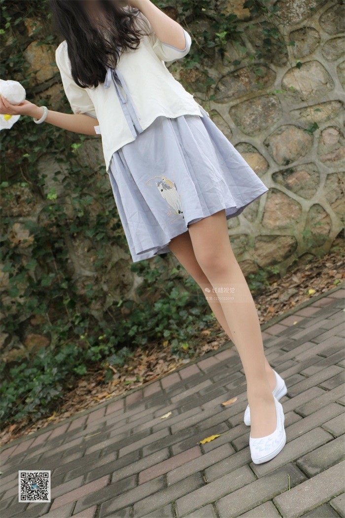 妖精视觉@NO.005 甜甜 户外公园看花儿妩媚 [82P/39.3MB]