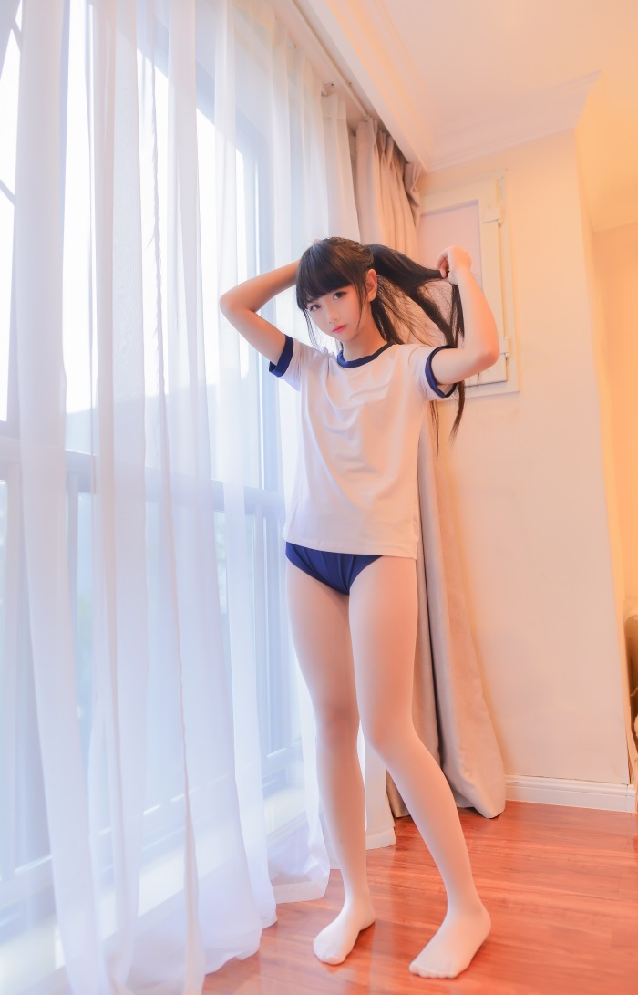 网红Coser@雪琪 – 蓝白体操服 [17P/172MB]