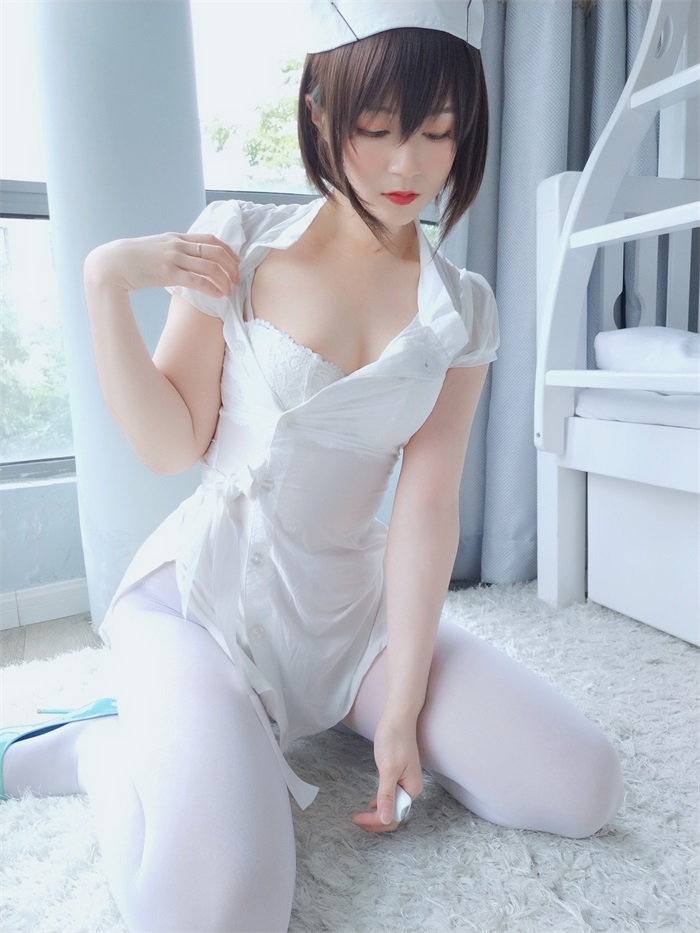 人气动漫Coser@白银81_ 白丝私人小护士 [51P/4V/453MB]