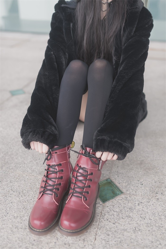 风之领域精品写真@No.145 纤细的黑丝小长腿 [48P/186MB]