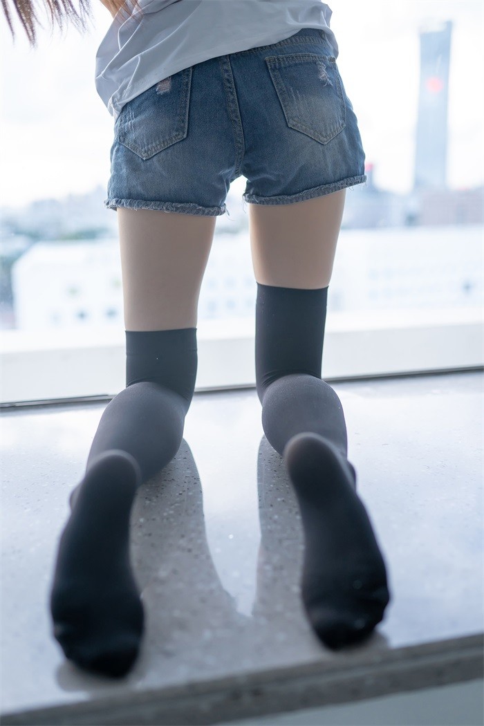 风之领域精品写真@No.121 牛仔短裤与黑丝袜 [47P/135MB]