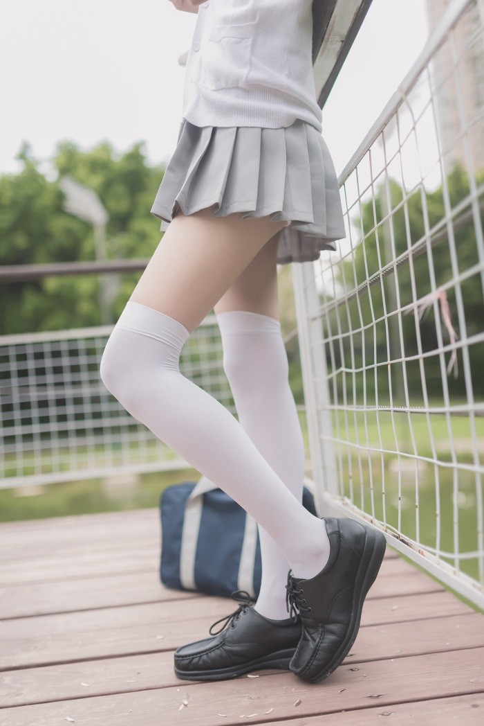 风之领域精品写真@No.190 踏青的白丝美少女 [50P/464MB]