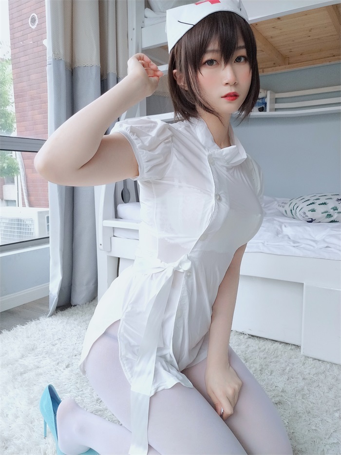 人气动漫Coser@白银81_ 白丝私人小护士 [51P/4V/453MB]