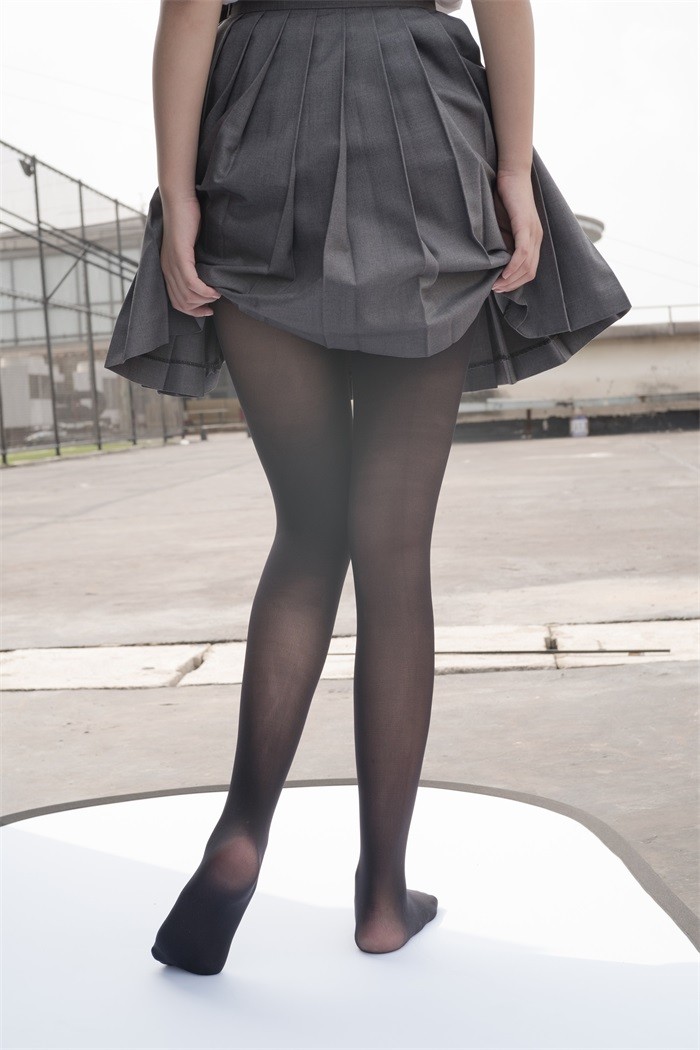 森萝财团精品@R15系列-031 [95P/511MB]