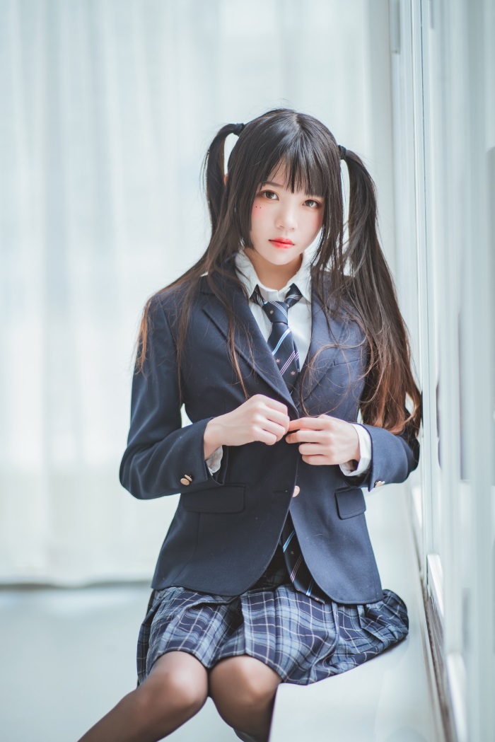 网红Coser@桜桃喵 – 冬季制服丝秀 [45P/593MB]