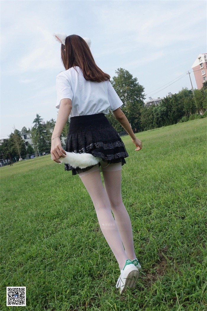 妖精视觉 NO.098 粥粥 狐狸师妹的兽耳白丝 [73P/69.6MB]