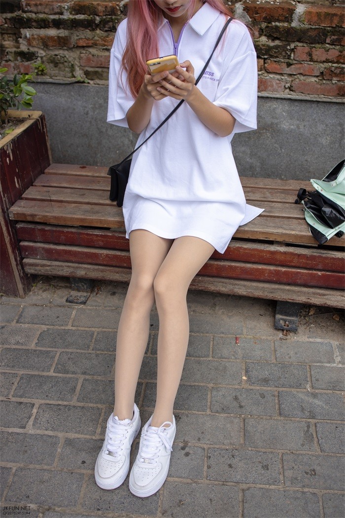 森萝财团精品写真@JKFUN-012 10D肉丝运动鞋桌下 [102P/1V/3.27GB]