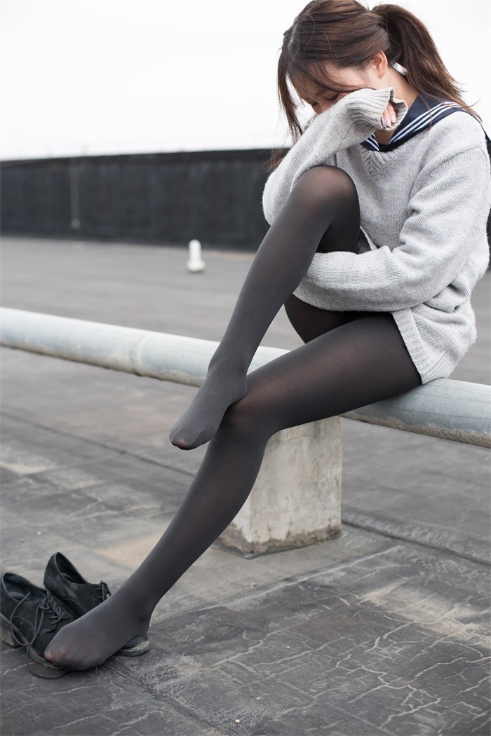 森萝财团精品写真@BETA-007 天台黑丝 [47P/285MB]