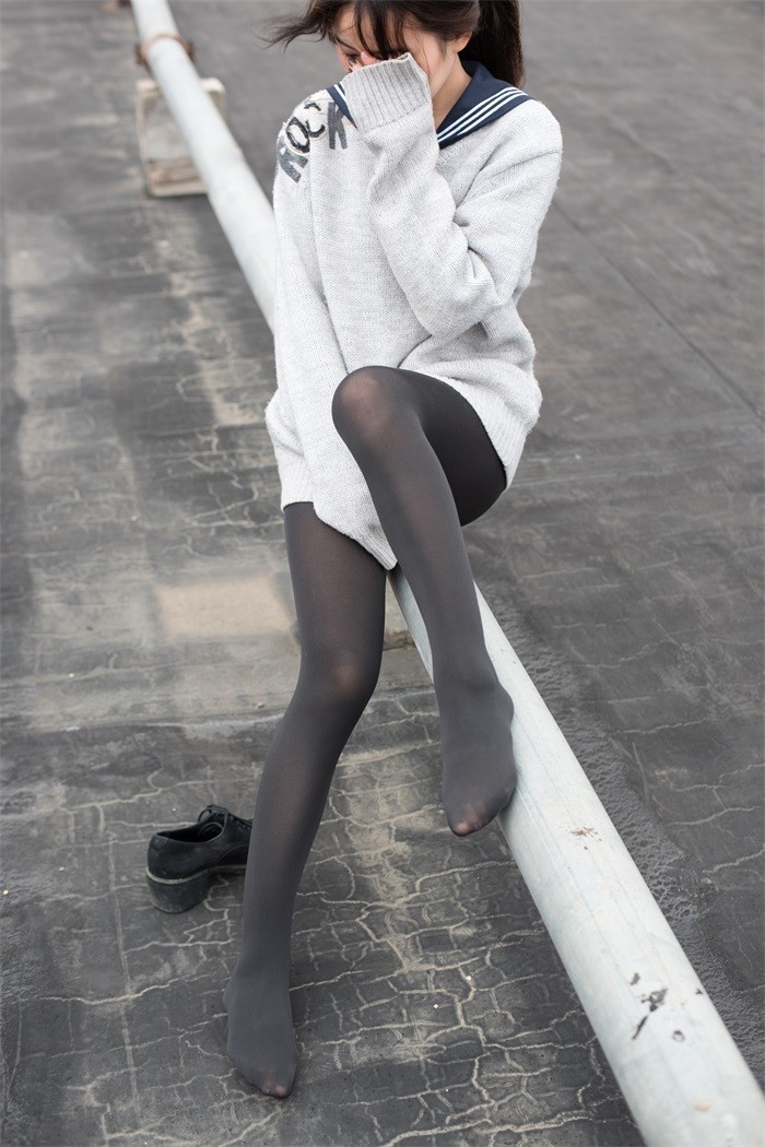 森萝财团精品写真@BETA-007 天台黑丝 [47P/285MB]