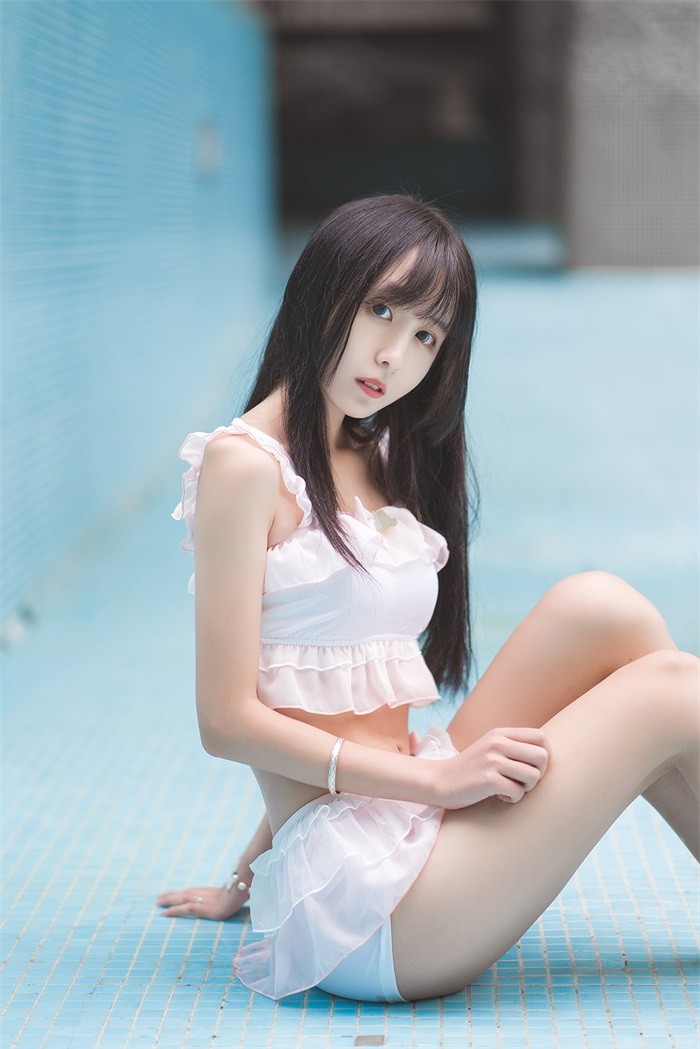 风之领域精品写真@No.090 泳池里的小美人鱼 [40P/163MB]