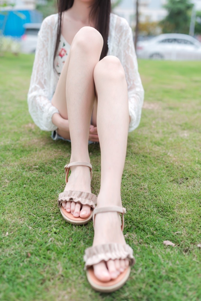 风之领域精品写真@No.042 户外公园的长腿小姐姐 [51P/216MB]