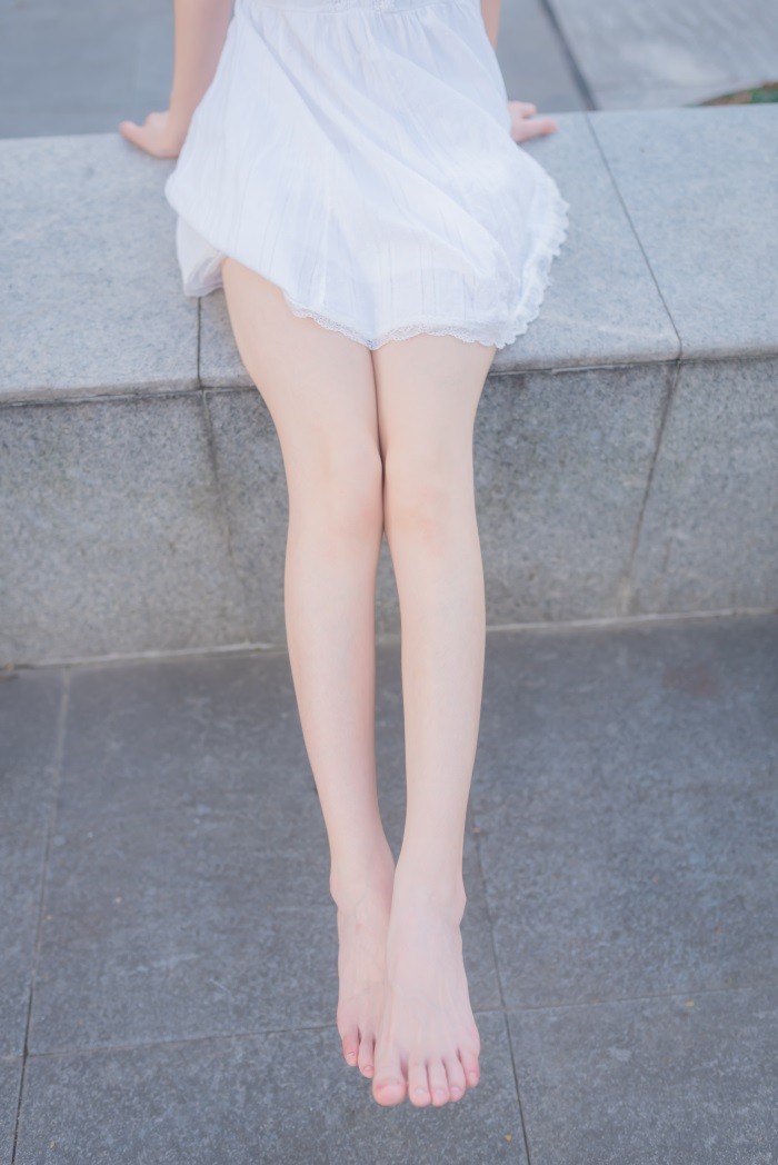 风之领域精品写真@No.056 草坪上青纯的学妹 [50P/229MB]