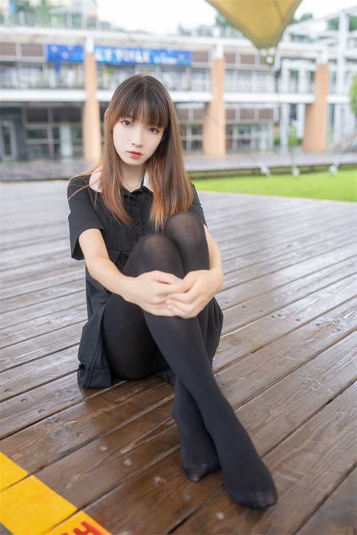 风之领域精品写真@No.064 户外黑丝长腿 [41P/221MB]