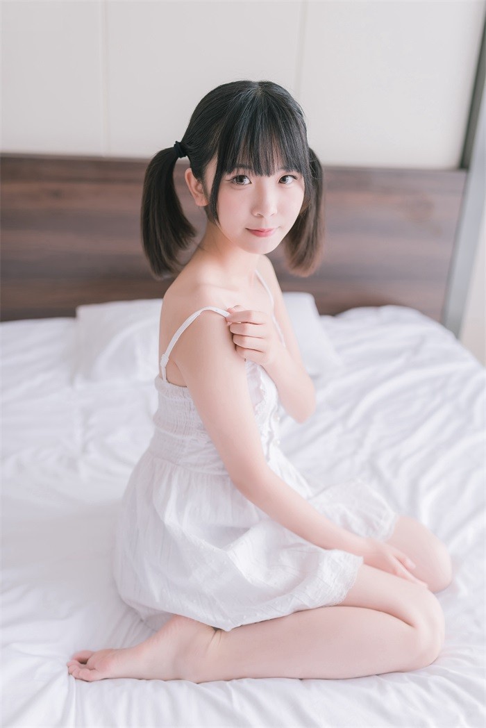 风之领域精品写真@ No.084 白色的睡衣裙 [47P/192MB]