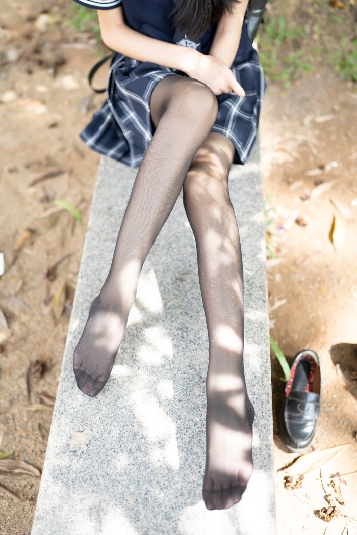 风之领域精品写真@No.059 漫步公园的黑丝学妹 [50P/226MB]