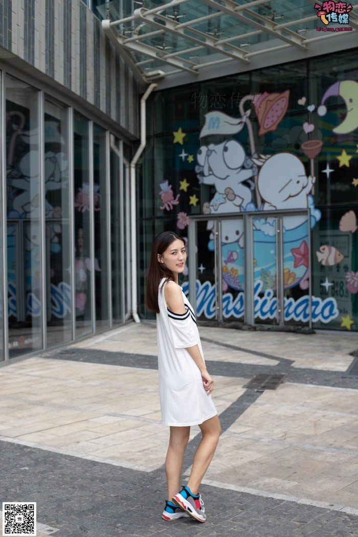 物恋传媒 No.049 露肩连衣裙搭配撞色老爹鞋，搭配粉色短棉袜 [126P/1V/1.07GB]