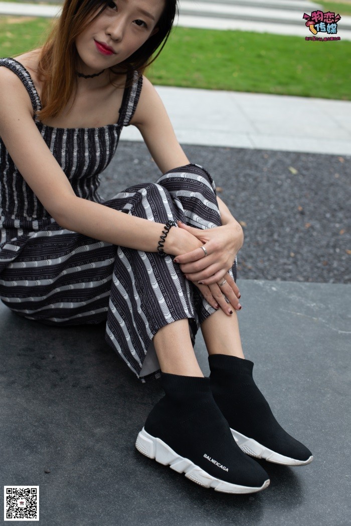 物恋传媒 No.048 潮不潮,先看脚,潮妹驾驭袜子鞋,街拍也要不服输~可爱小棉袜 [149P/1V/1.05GB]