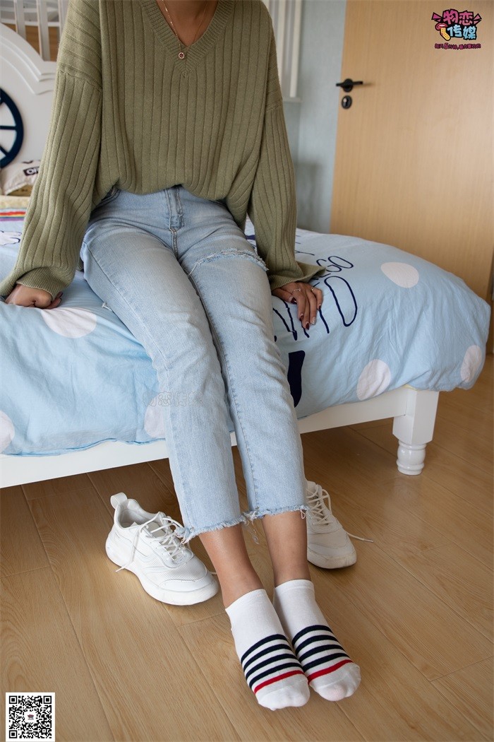 物恋传媒 No.067 日常私拍白色板鞋配白色横纹棉袜 [189P/1V/1.14GB]