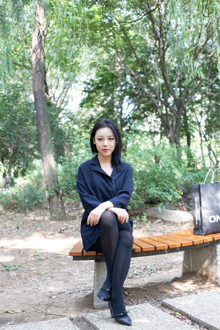 物恋传媒 No.042 霜花冷冽美人惊艳 公园长椅配黑丝 [148P/1V/1.19GB]