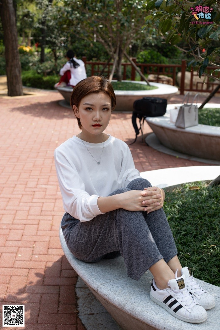 物恋传媒 No.044 剪掉长发，忘掉烦恼~ [112P/1V/841MB]