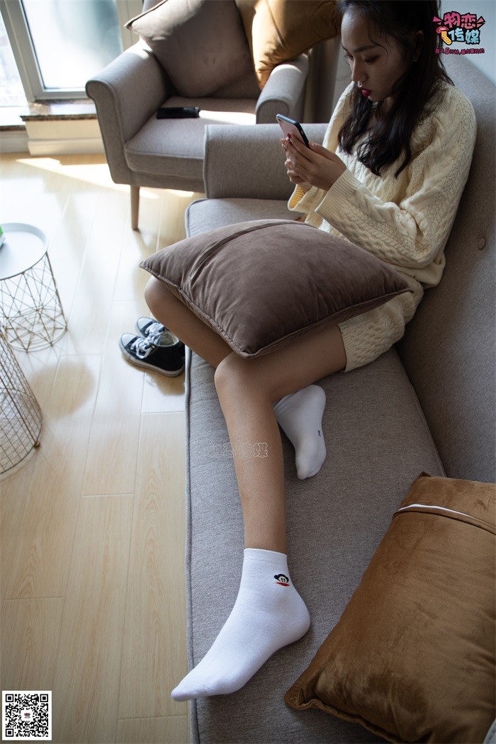 物恋传媒 No.060 家居日常,配白色棉袜,经典 [119P/1V/1.02GB]