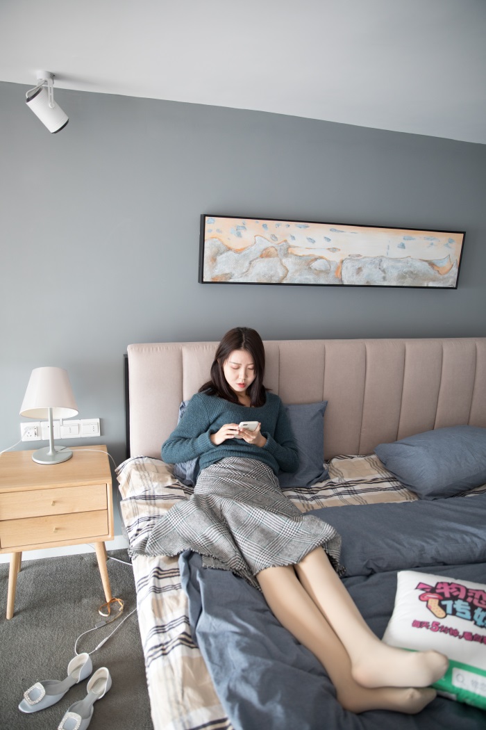 物恋传媒 No.124 可儿-床边的肉丝秀 [99P/1V/2.05GB]