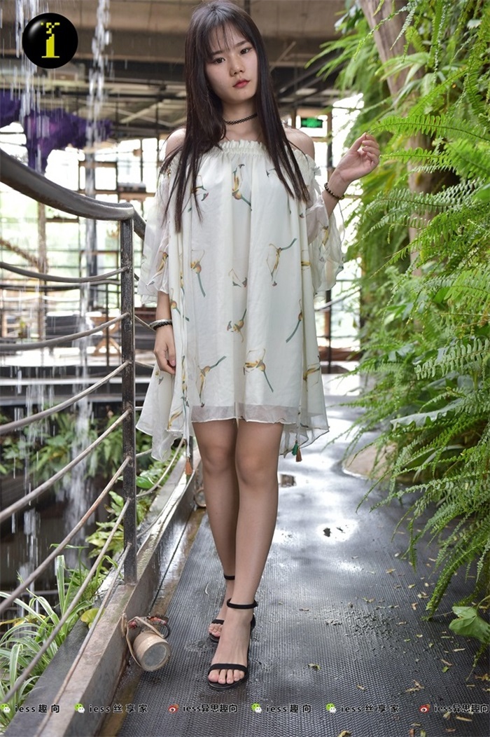 [IESS异思趣向] 普惠集 003-琪琪的完美裸足 [92P/110MB]