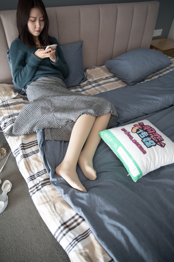 物恋传媒 No.124 可儿-床边的肉丝秀 [99P/1V/2.05GB]