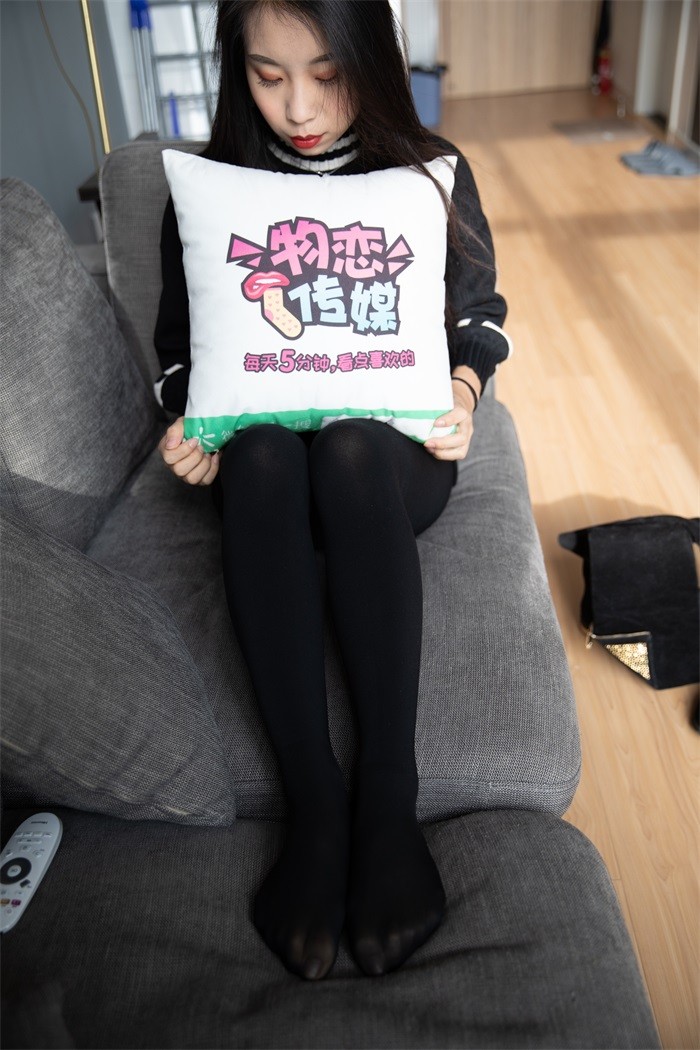 物恋传媒 No.100 璐璐-小舒淇的冷与性感黑丝 [99P/1V/1.23GB]