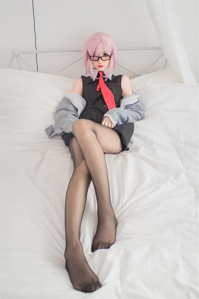微博红人动漫Coser@南桃Momoko 玛修制服 [29P/34.3MB]