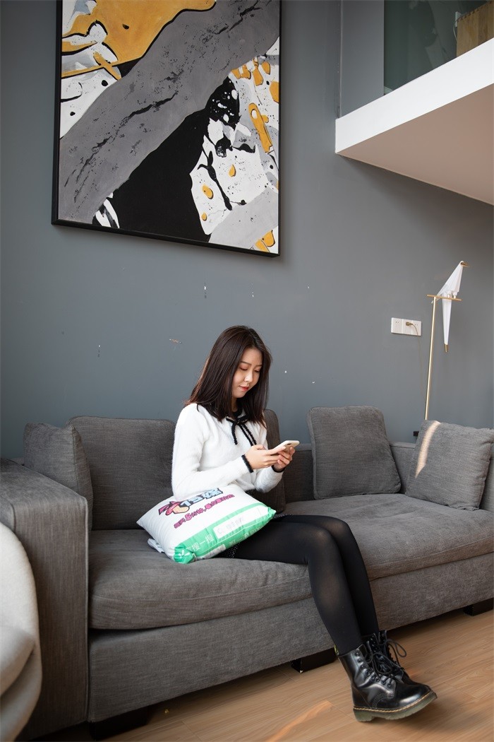 物恋传媒 No.097 可儿-眼前的黑不是黑，你要的轻性感 [99P/1V/1.09GB]