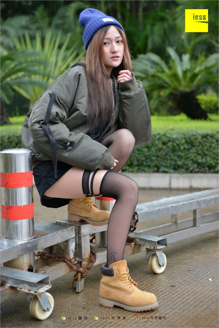 [IESS异思趣向] 2018.05.21 丝足便当233：《误入歧途的网眼袜》潇潇 [89P/150MB]