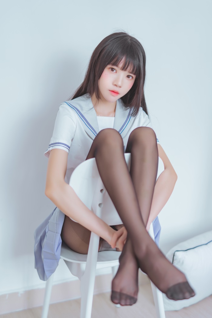 人气动漫Coser@桜桃喵 – 校服美腿黑丝 [49P/793MB]
