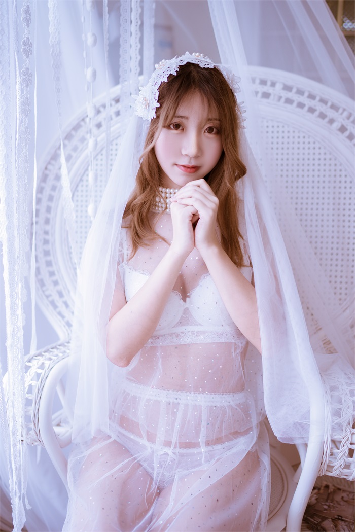 微博红人动漫Coser@-黑川-年上彼女 白色婚纱 [27P/319MB]