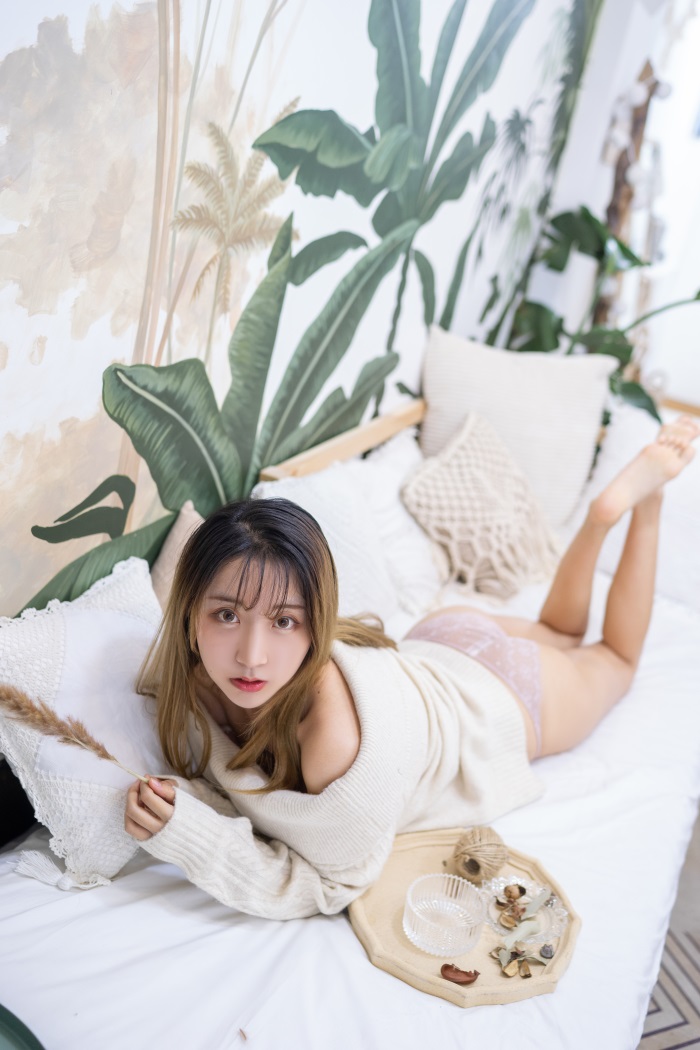 微博红人动漫Coser@-黑川-年上彼女 白色毛衣 [12P/125MB]