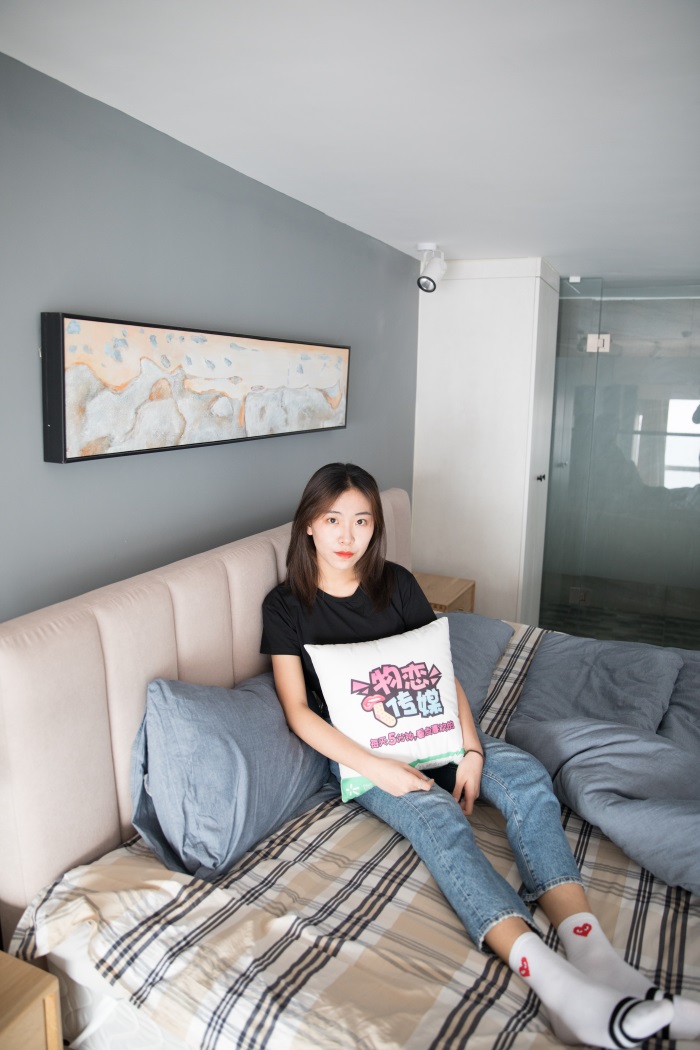 物恋传媒 No.132 Elise-床边的白色板鞋搭配白色棉袜与灰色棉袜 [147P/1V/3.05GB]