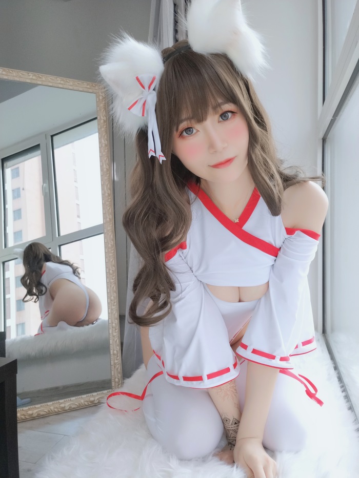 人气动漫Coser@白银81_ 神社饲养的小狐狸 [50P/3V/167MB]