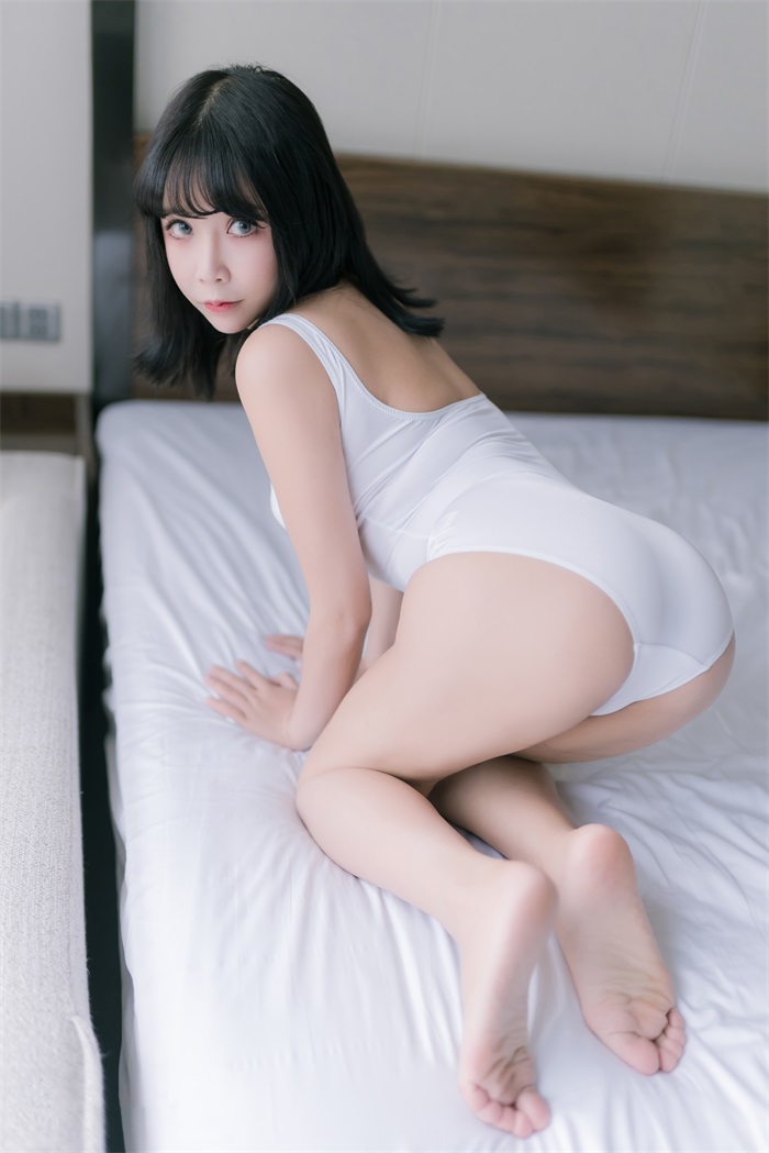 微博红人Coser@抱走莫子aa – 大姐姐 [41P/122MB]