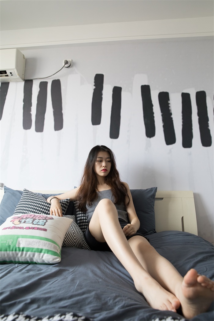 物恋传媒 No.185 佳琪-不多见的小高跟 [126P/1V/2.42G]