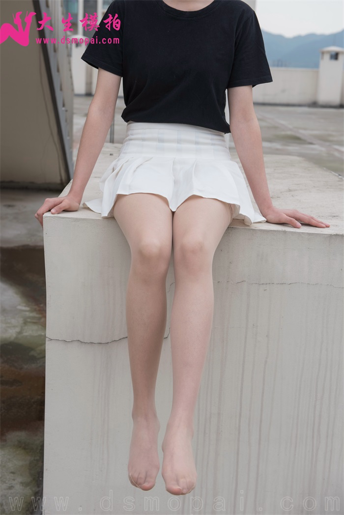 大生模拍 一元区 天台长筒袜 [50P/103MB]