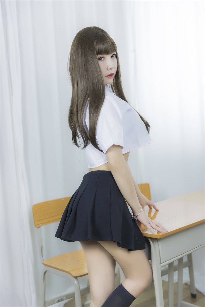 微博红人Coser@抱走莫子aa – 等你下课 [42P/435MB]